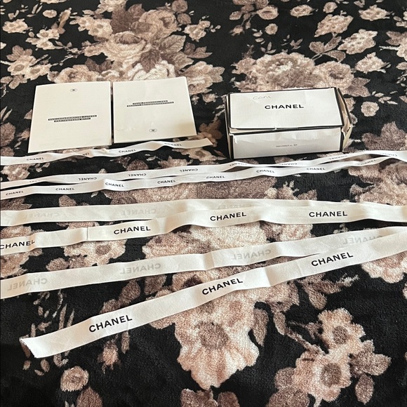 CHANEL Accessories - CHANEL White Branded Ribbon Set with Black Logo